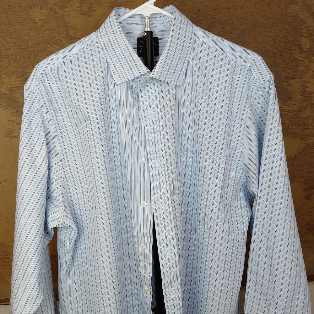 Jos A Banks men's button down dress shirt